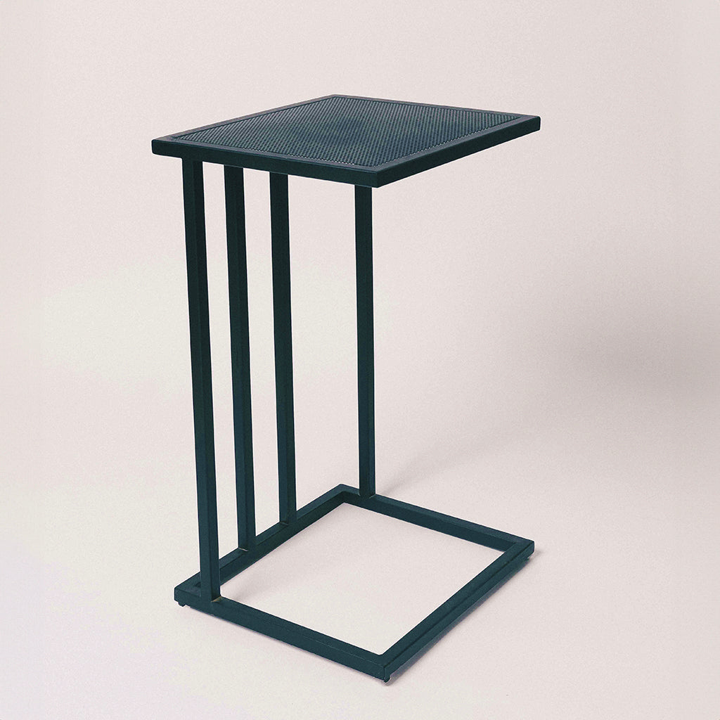 Mesa de apoyo lateral Bargiotti fierro negro para terraza y living